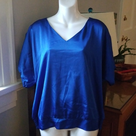 Express Blouson Top - Picture 2 of 8